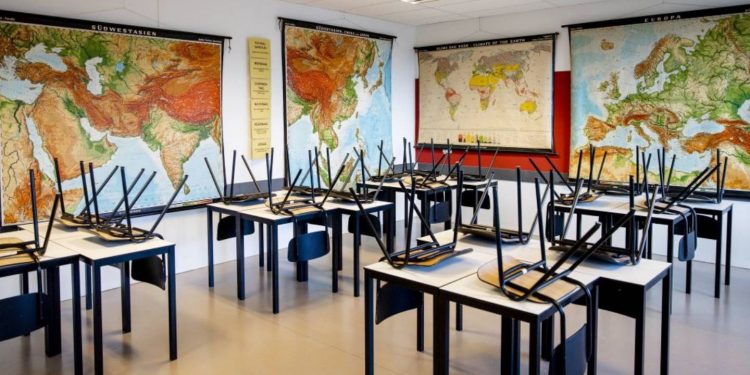 minnesota-high-school-students-fill-in-for-janitors,-clean-classrooms-–-fox23