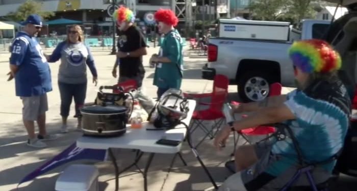 frustrated-fans-show-up-at-jaguars-season-finale-dressed-in-clown-attire-–-news4jax