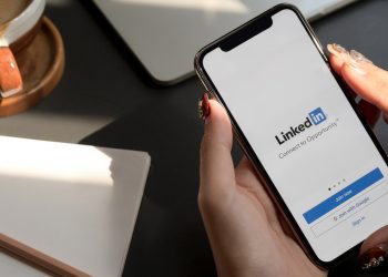 linkedin-set-to-rival-clubhouse-with-audio-rooms-–-[talking-influence]