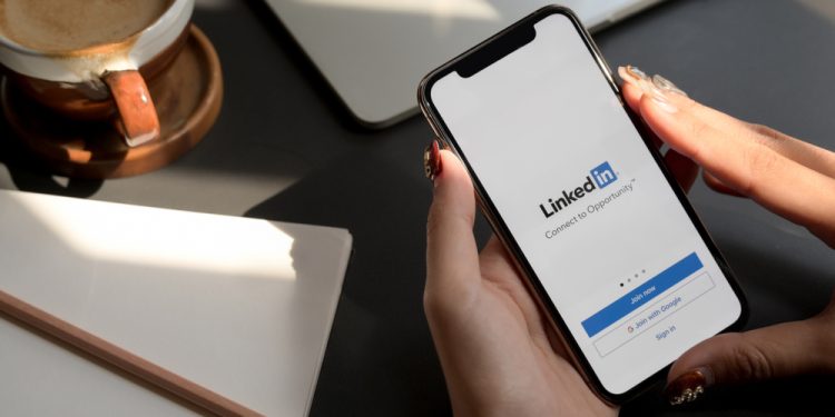 linkedin-set-to-rival-clubhouse-with-audio-rooms-–-[talking-influence]