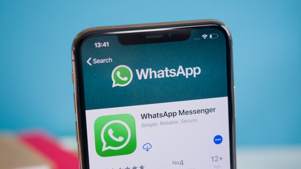 whatsapp-voice-messages-may-soon-be-playable-anywhere-in-the-app-–-phonearena