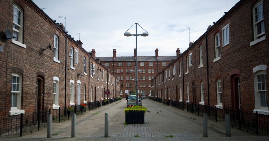 “it's-beautiful”:-life-on-the-greater-manchester-council-estate-that-instagram-is-obsessed-with-…