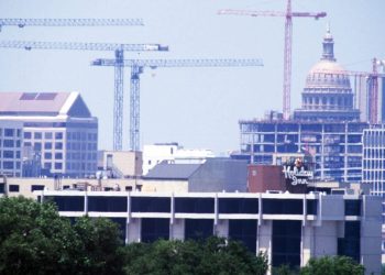 a-snapshot-of-austin-and-its-skyline-in-1985:-watch-footage-from-mtv's-'cutting-edge'-–-austin360