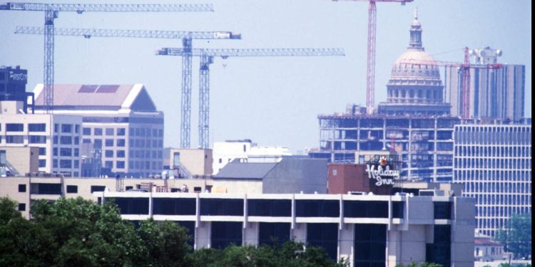 a-snapshot-of-austin-and-its-skyline-in-1985:-watch-footage-from-mtv's-'cutting-edge'-–-austin360