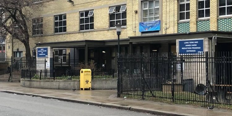resident-of-toronto's-largest-homeless-shelter-dies-with-covid-19-as-50-shelters-battle-outbreaks
