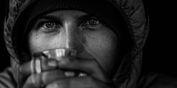 jost-kobusch-waits-patiently-for-a-solid-window-on-winter-everest-–-explorersweb-»