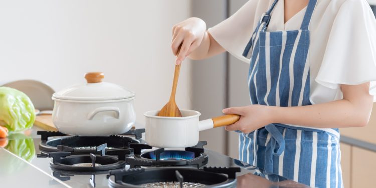 this-unique-kitchen-gadget-literally-stirs-your-food-for-you-(&-saves-so-much-time-&-energy)