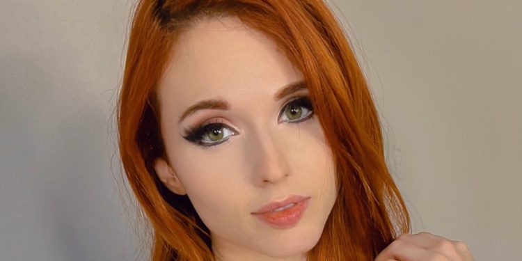 amouranth-points-out-twitch-ban-hypocrisy-–-svg