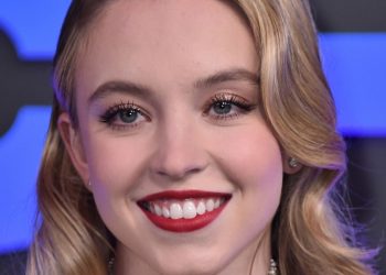 sydney-sweeney-just-proved-this-bold-eyeliner-trend-is-about-to-be-everywhere-–-stylecaster