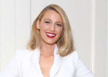 clairol's-new-at-home-blonding-kit-lightens-hair-without-bleach-–-stylecaster