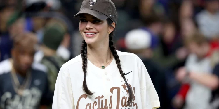 kendall-jenner-instagram-followers-count-hits-217-mn-mark-–-ht-tech