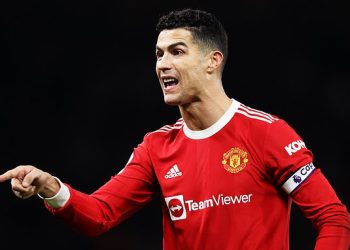 cristiano-ronaldo-'joins-whatsapp-group-in-an-attempt-to-unify-the-old-trafford-dressing-room'