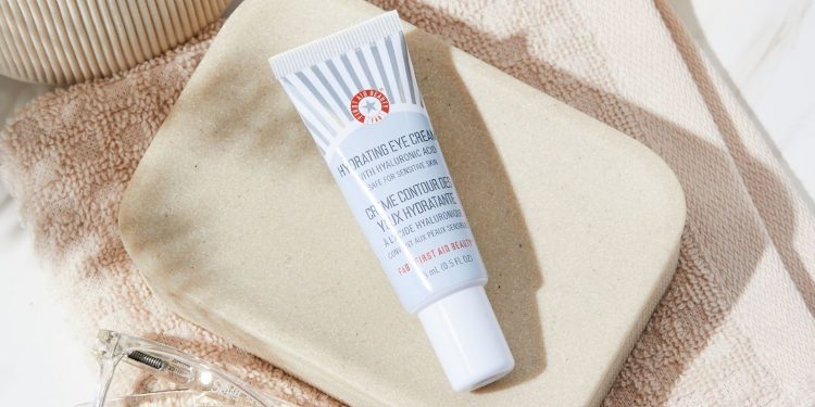 first-aid-beauty-hydrating-eye-cream-review:-de-puffs-and-brightens-|-stylecaster