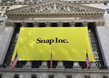 snapchat's-daily-active-users-increases-to-319-million;-snap-reports-its-first-ever-profit-|-beebom