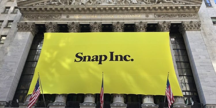 snapchat's-daily-active-users-increases-to-319-million;-snap-reports-its-first-ever-profit-|-beebom