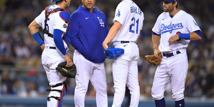 dodgers:-dave-roberts-struggling-with-communication-blackout