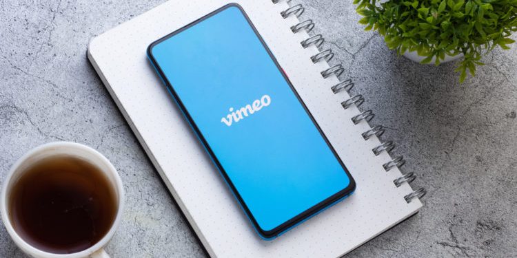 vimeo's-q4-results-surpass-expectations;-shares-sink-over-21%-–-tipranks