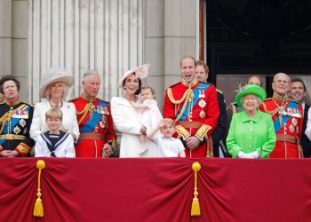 royal-family-whatsapp-group—mike-tindall-reveals-how-the-firm-keep-in-touch-–-woman-&-home