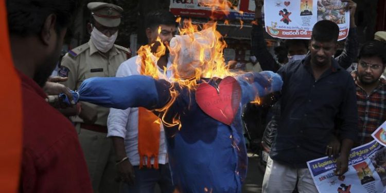bajrang-dal-stages-protest-against-valentine's-day-in-hyderabad-–-deccan-chronicle