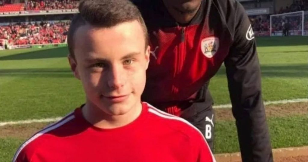 sick-photos-of-murdered-teen-in-his-coffin-being-'shared-by-kids-on-snapchat'-–-daily-star