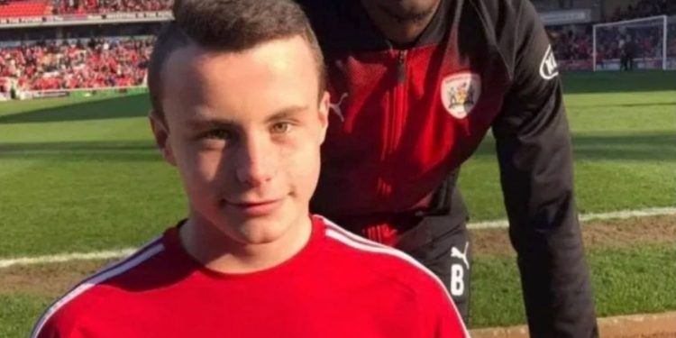 sick-photos-of-murdered-teen-in-his-coffin-being-'shared-by-kids-on-snapchat'-–-daily-star