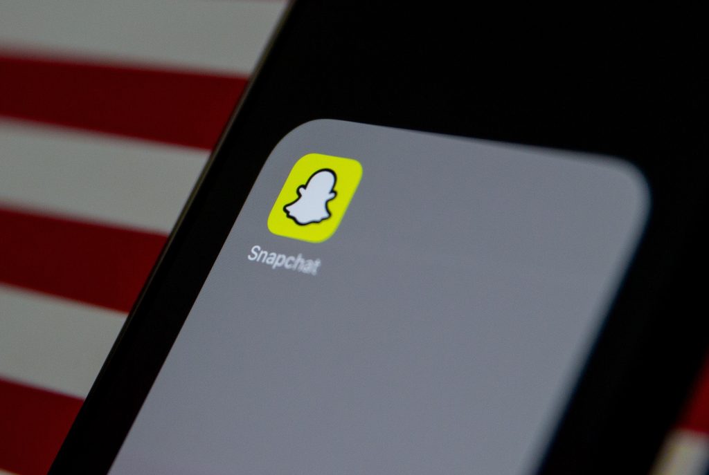 a-new-monetization-test-allows-top-creators-on-snapchat-to-include-ads-in-their-stories-…