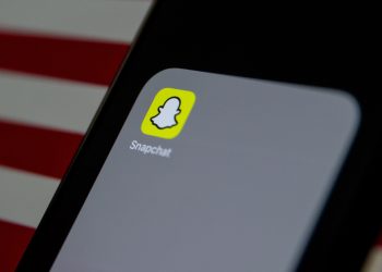 a-new-monetization-test-allows-top-creators-on-snapchat-to-include-ads-in-their-stories-…