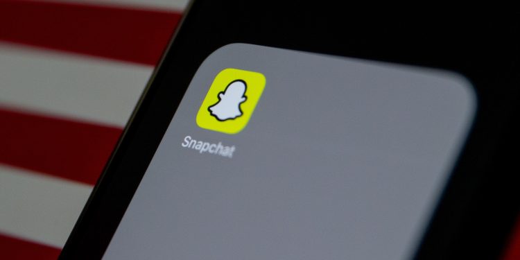 a-new-monetization-test-allows-top-creators-on-snapchat-to-include-ads-in-their-stories-…