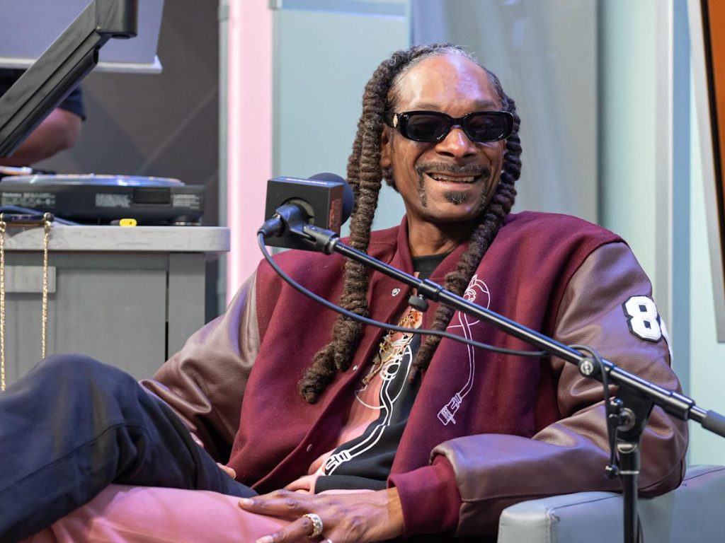 snoop-dogg-will-take-artists-into-the-metaverse-with-his-plans-to-make-death-row-records-…