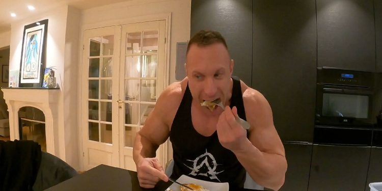 twitch-streamer-knut-eats-possibly-the-heaviest-midnight-snack-ever-seen-–-sportskeeda