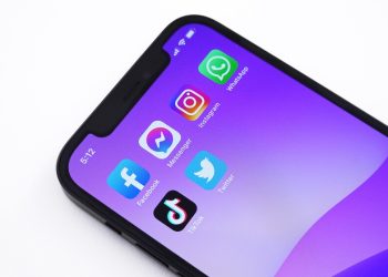 whatsapp-for-ios-prepares-a-new-interface-for-group-voice-calls-in-its-beta-–-then24