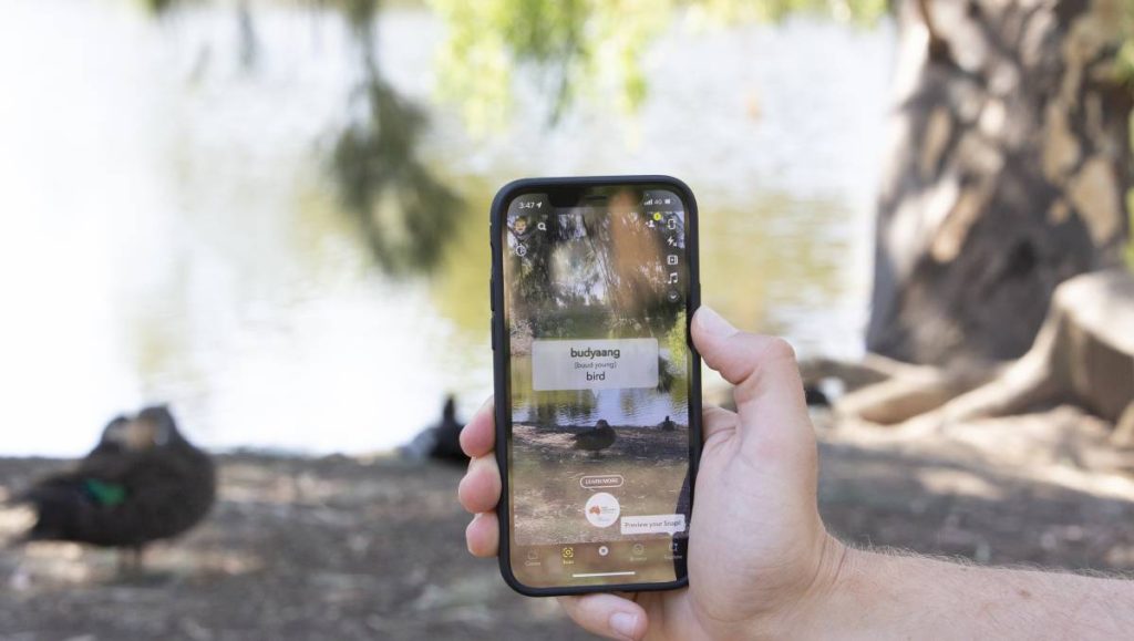 first-languages-australia-teams-up-with-snapchat-to-teach-wiradjuri-to-younger-generations