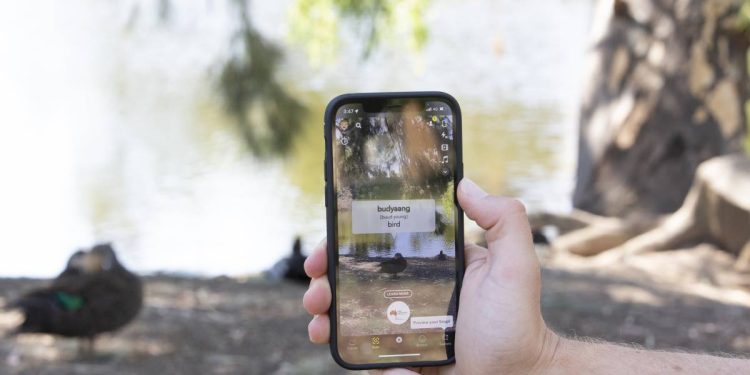 first-languages-australia-teams-up-with-snapchat-to-teach-wiradjuri-to-younger-generations