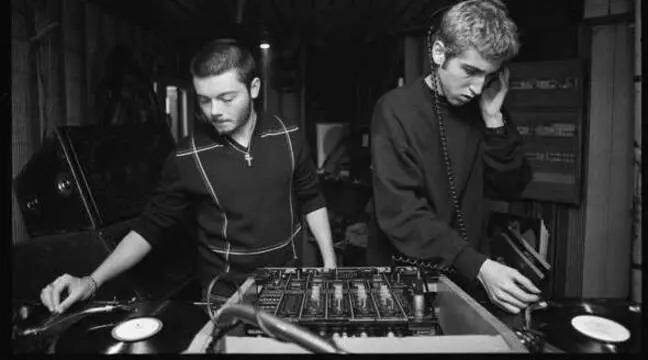 watch-daft-punk-twitch-2202.2022-live-(los-angeles,-the-mayan-theatre-1997)-–-the-groove-cartel