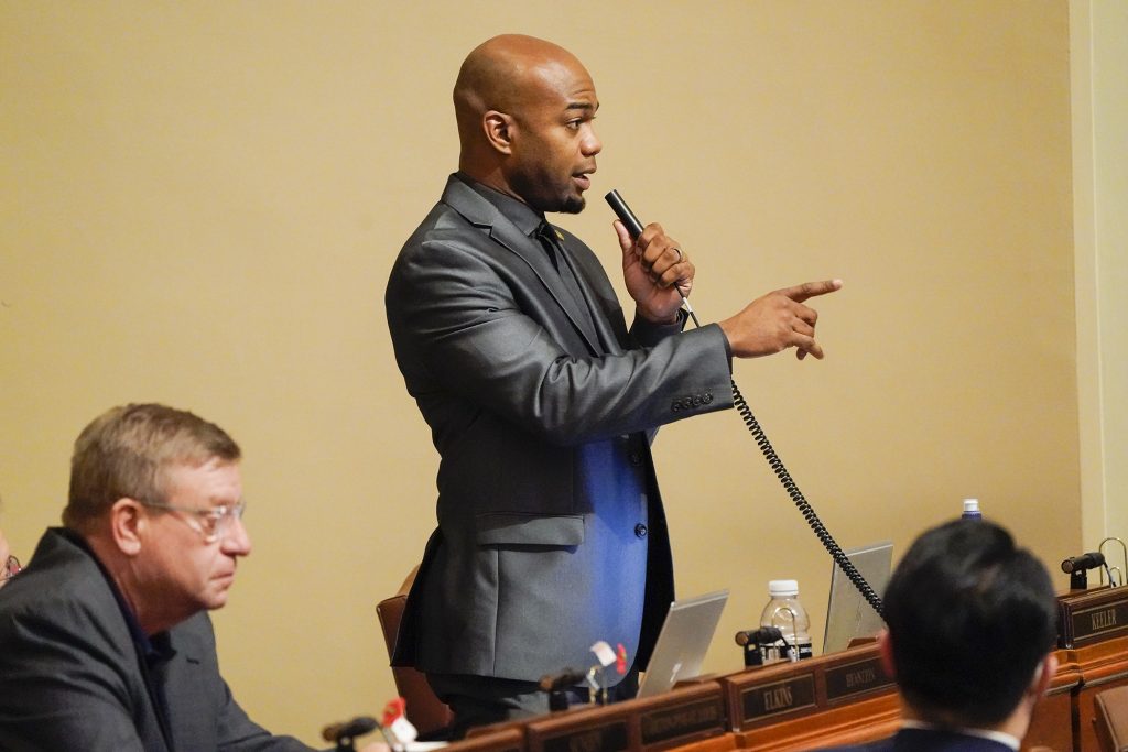 house-passes-$1-billion-plan-for-frontline-worker-bonuses-–-session-daily-–-minnesota-…