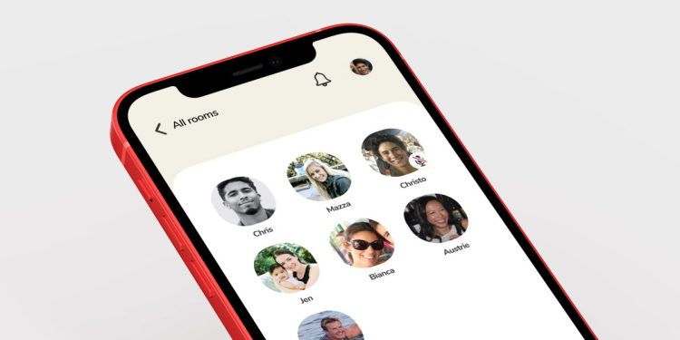 clubhouse-now-let-users-interact-in-voice-rooms-with-text-chat-–-9to5mac