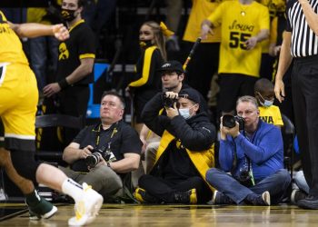 hawkeye-fan-discovered,-credentialed-for-photography-after-traction-on-twitter-–-the-daily-iowan