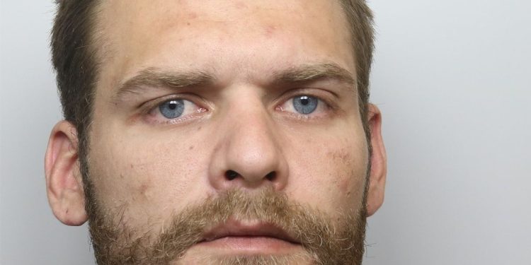 online-predator-blackmailed-underage-girls-into-sending-explicit-images-on-snapchat