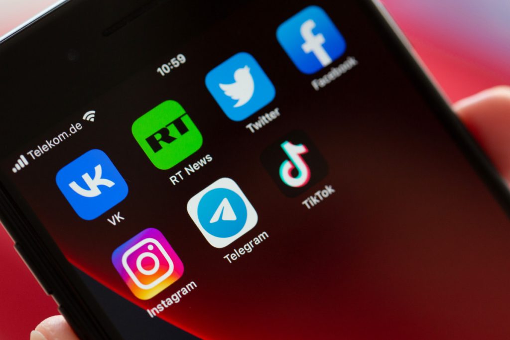 facebook,-multiple-media-sites-partially-down-in-russia-–-afp,-ngo-–-the-moscow-times