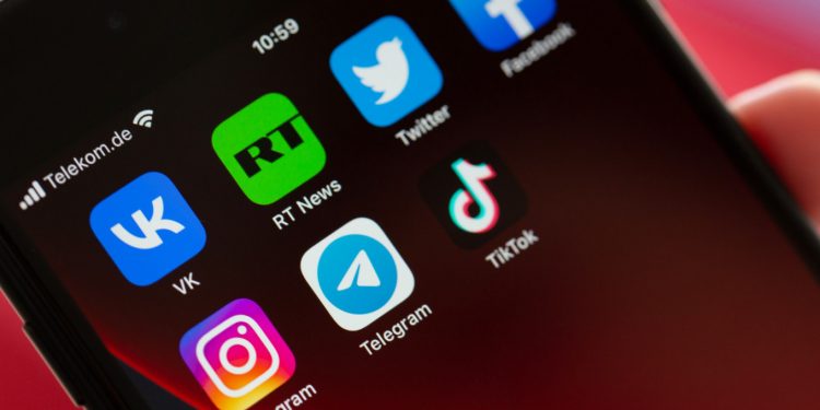 facebook,-multiple-media-sites-partially-down-in-russia-–-afp,-ngo-–-the-moscow-times
