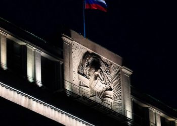 putin-signs-draconian-press-restrictions-into-law,-while-facebook-and-reportedly-twitter-are-…