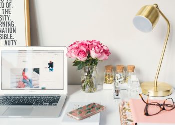 7-tips-for-starting-a-fashion-blog-–-makeuseof