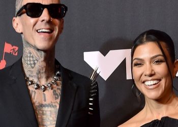 kourtney-kardashian's-fiance-travis-barker's-epic-instagram-fail-with-'camel-toe'-snap-–-mirror-online