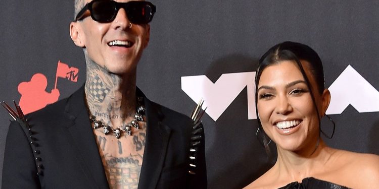 kourtney-kardashian's-fiance-travis-barker's-epic-instagram-fail-with-'camel-toe'-snap-–-mirror-online