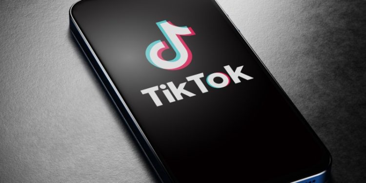 tiktok-blocks-livestreams-and-new-content-in-russia-amid-'fake-news'-law-–-silicon-republic