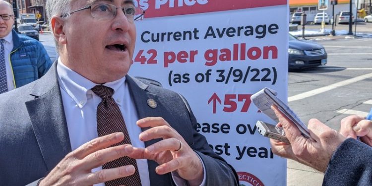 could-a-gas-tax-suspension-spell-relief-at-the-pump?-–-we-ha-|-west-hartford-news