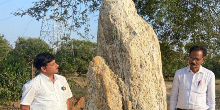 3500-year-old-menhir-discovered-in-mahbubabad-district-–-deccan-chronicle