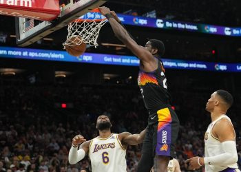 nba-twitter-shows-disgust-towards-lakers-after-phoenix-blowout-–-yahoo!-sports