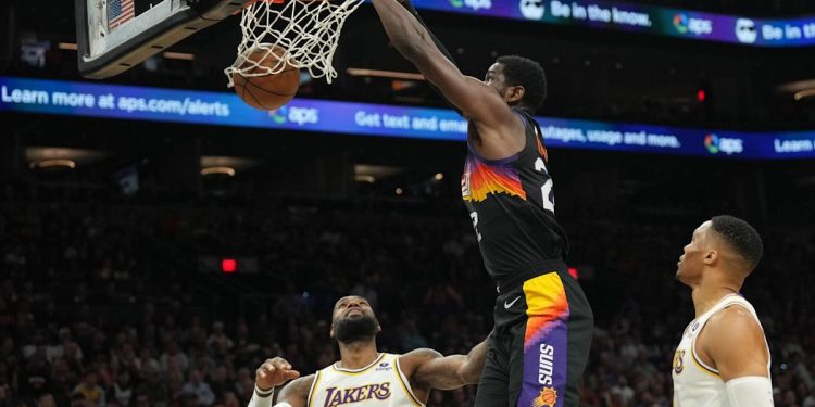 nba-twitter-shows-disgust-towards-lakers-after-phoenix-blowout-–-yahoo!-sports