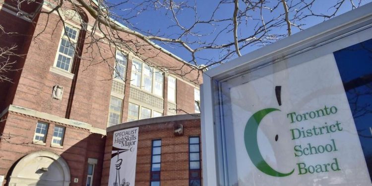 police-called-in-to-investigate-alleged-racist-snapchat-at-north-toronto-high-school-|-news-…